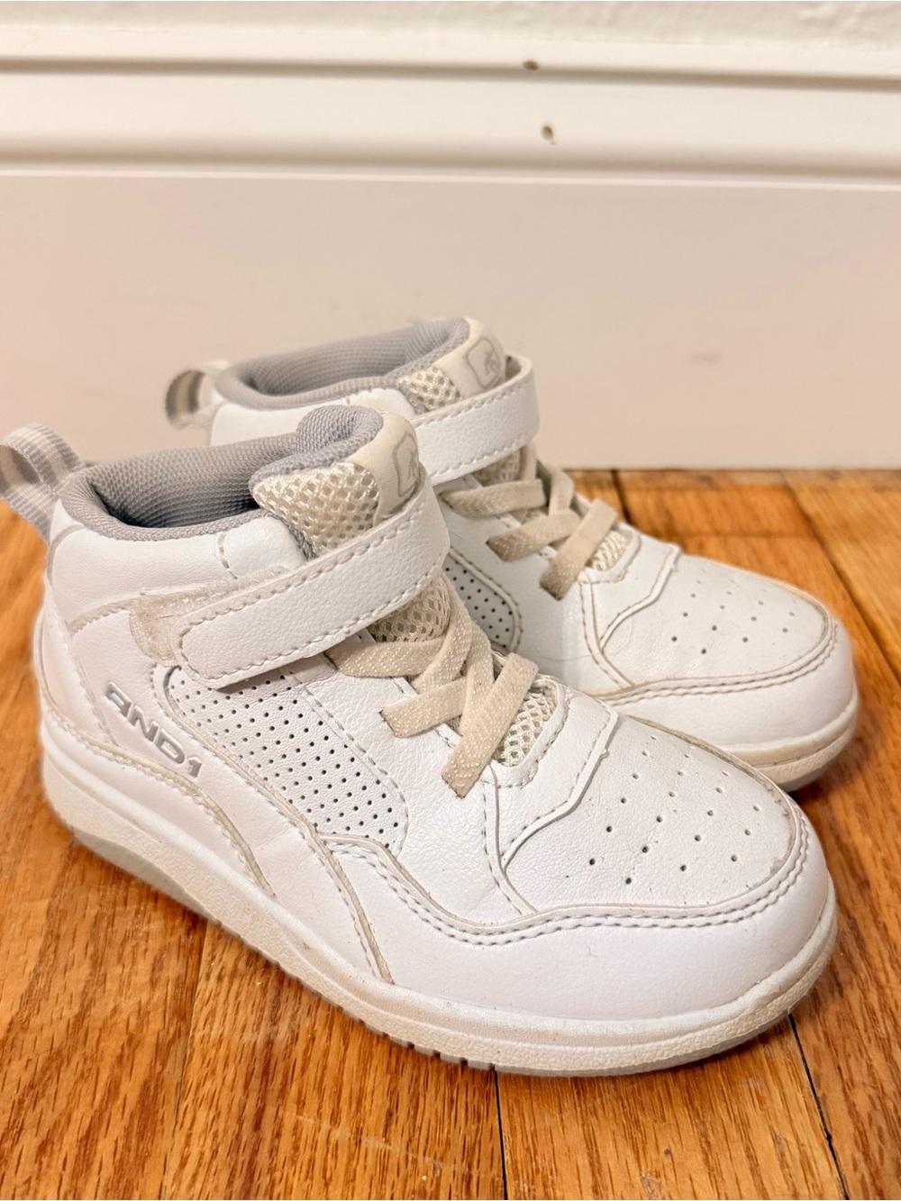 And1 White Boys Size 8 High-Top Sneakers